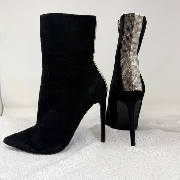 Steve Madden Shoes - Steve Madden women’s Wagu black suede Boots/ Booties / Ankle Boots size 7.5
